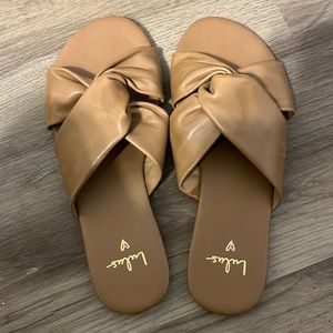 New Lulus flat sandals